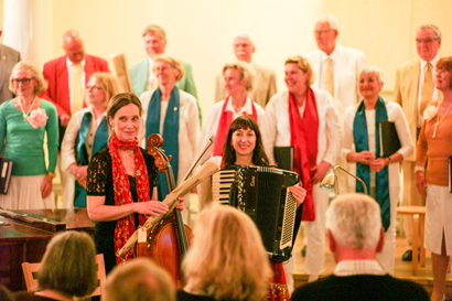 Isabel och Miriam, konsert med Danderydskören, 2014